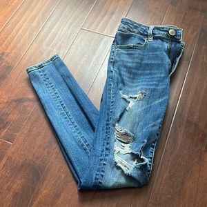 AMERICAN EAGLE ripped jeans
